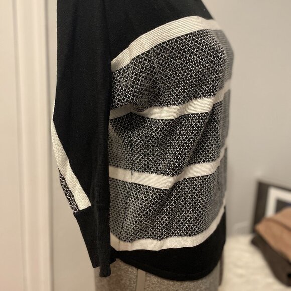 ana Sweater top Blakc and White medium - Picture 3 of 6